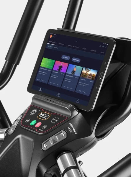 JRNY® a mani libere. Il supporto magnetico regolabile mantiene il tuo dispositivo mobile.